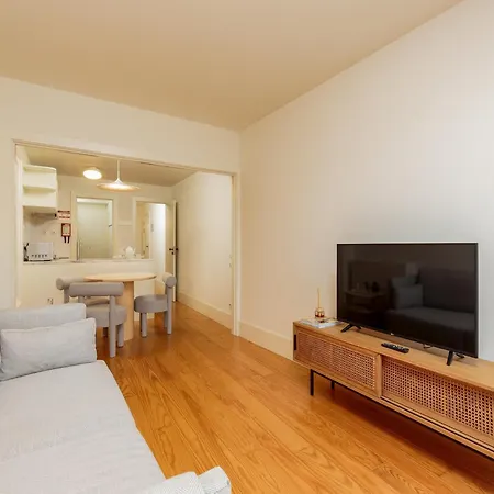 Appartement In With Balcony Oporto
