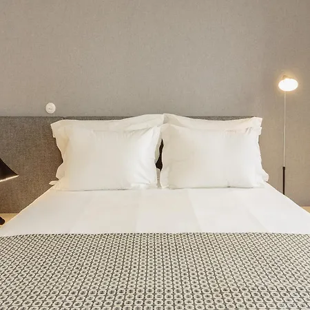 Appartement In With Balcony Oporto