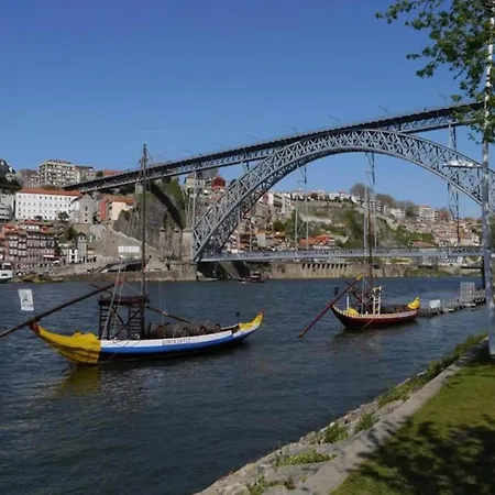 Appartement In With Balcony Oporto