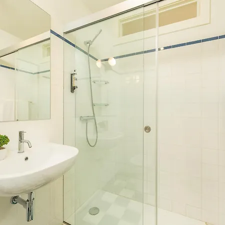 דירה In With Balcony *